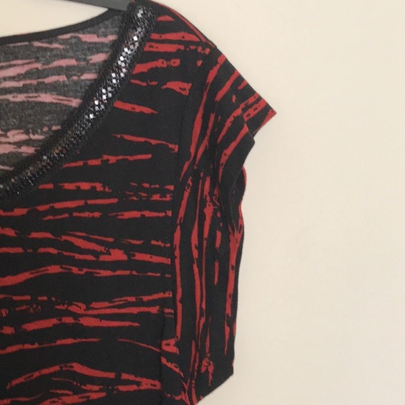 Small sequins round the neck, and zebra print! - Picture 3 of 4